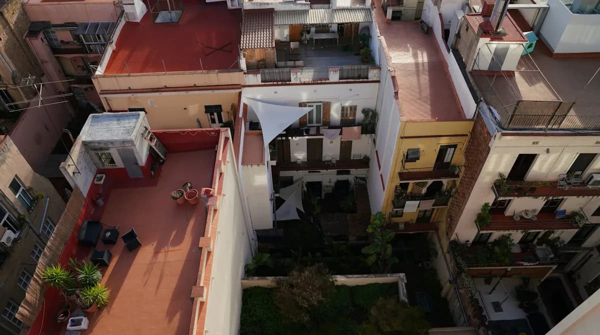 Terraza o patio comunitario de uso privativo: quién paga