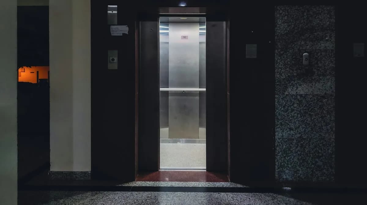 Exención de pago del ascensor: ¿pagan bajos y locales?