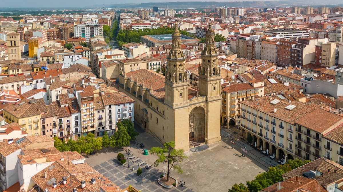 Administradores de Fincas en Logroño: Guía y Directorio 2026